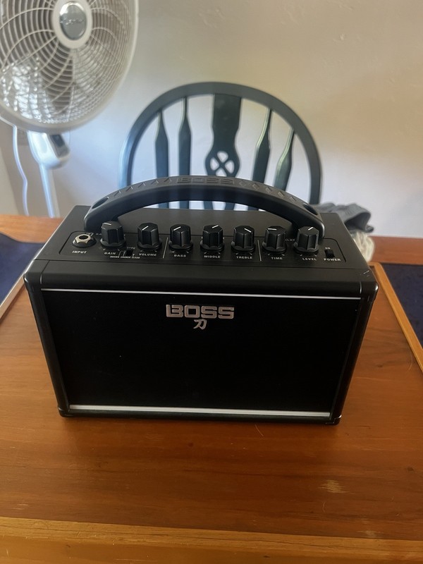 Boss Katana Mini Compact Guitar Amplifier 7W Battery Powered