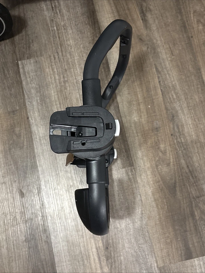 Cochecito Nuna TRIV™ Next con accesorio de asiento de coche Foto 3 de 4