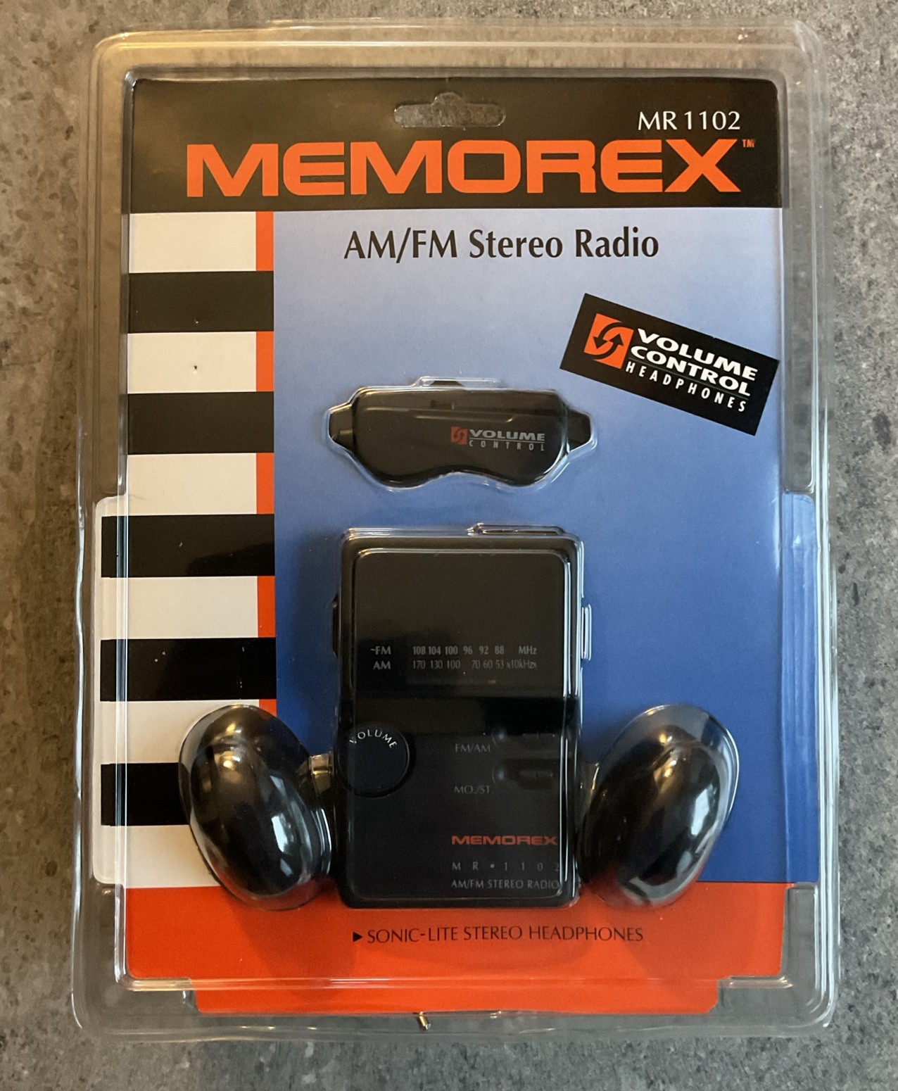 Vintage Memorex MR 1102 Portable Pocket AM/FM Stereo Radio W