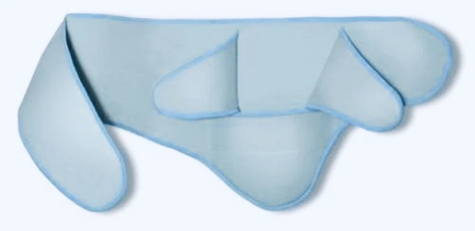 Manta Miracle Swaddle Blanket, blanca con encuadernación azul Foto 2 de 3