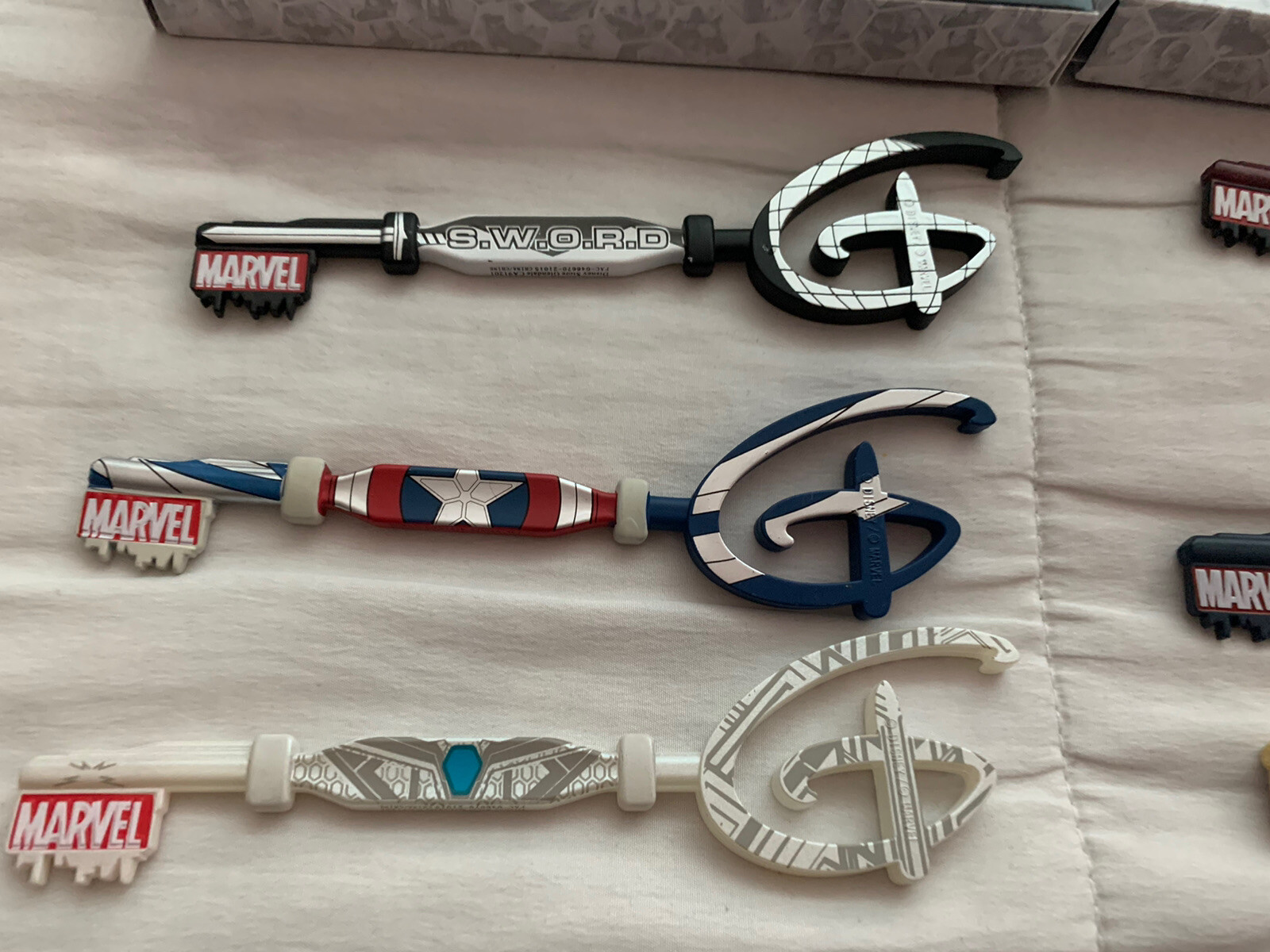 Full Set of 6 Disney Store Opening Mystery Keys Marvel Studios/Disney+ ...