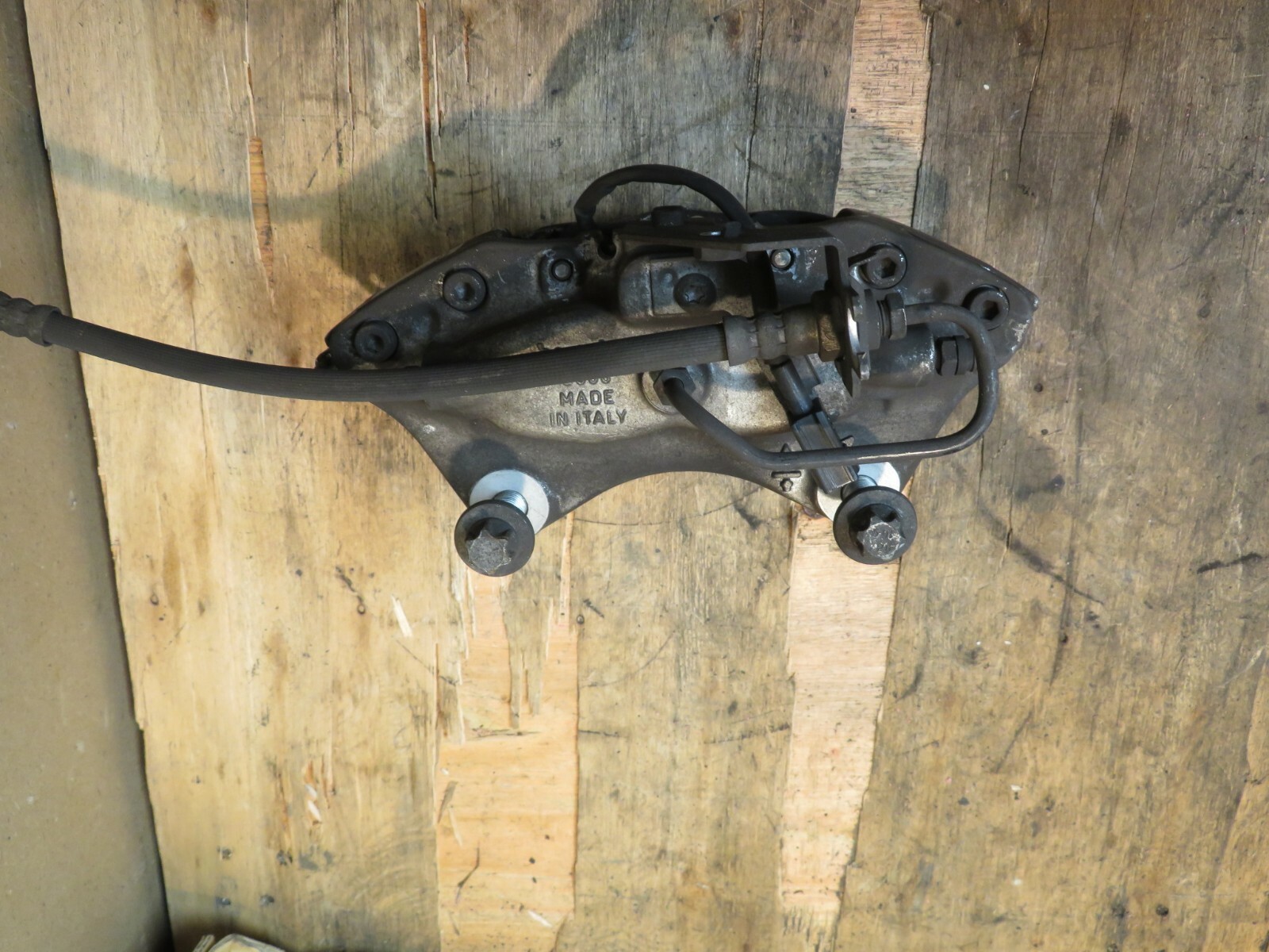 2014-2017 MASERATI GHIBLI REAR LEFT DRIVER SIDE BRAKE CALIPER SUPPORT BREMBO OEM
