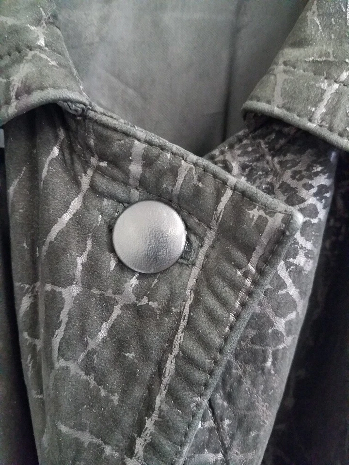 Women’s European Vintage Black Leather Jacket Textured Accents German Sz38/US 6 - Image 3 of 4