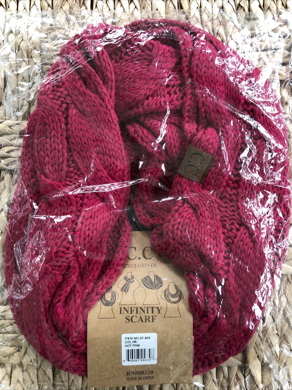 C.C.EXCLUSIVES Woman’s Hot Pink Cable Knit Infinity Scarf NIP