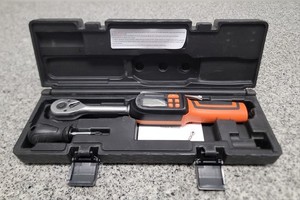 SUZUME Digital Torque Wrench 3/8 Drive (4.9-99.6 Ft. Lb/ 6.6-135 N.m)