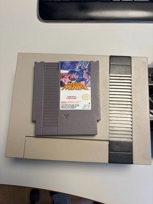 Nintendo NES Spielekonsole - Grau (NES-001) inkl. Mega Man 1 Spiel