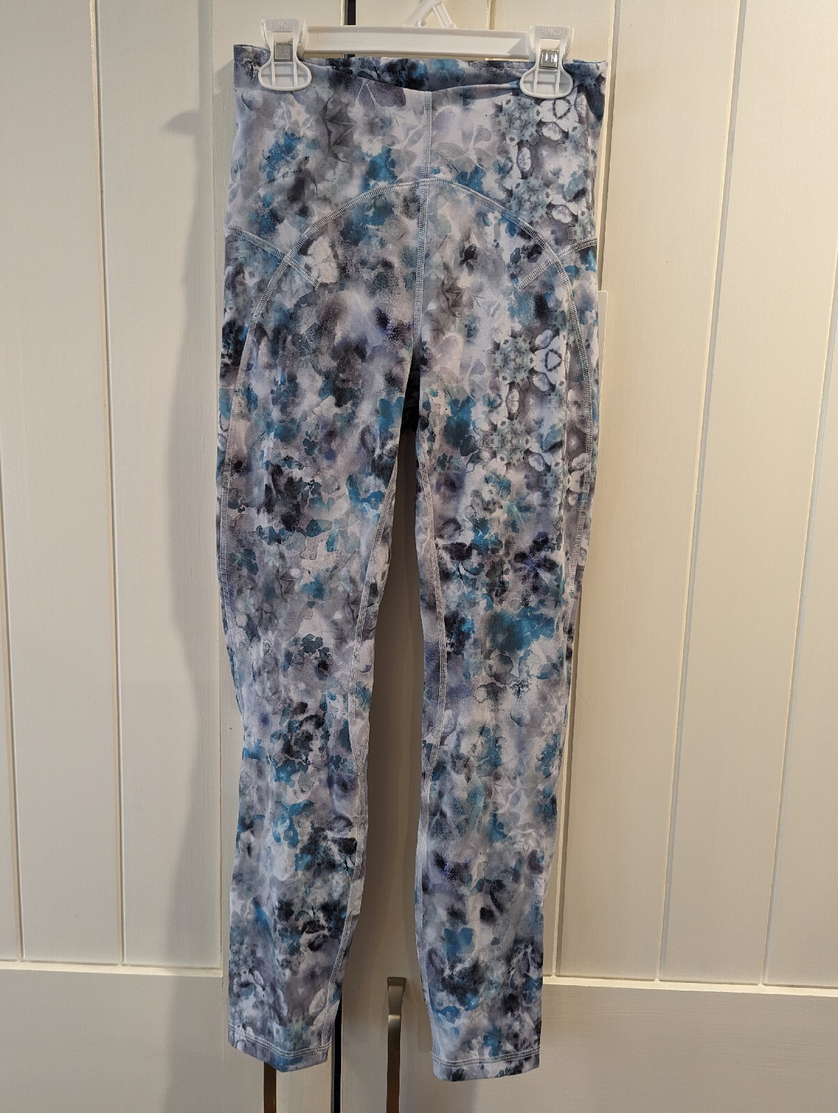 Lululemon Unlimit High-Rise Tight 25". Size 6