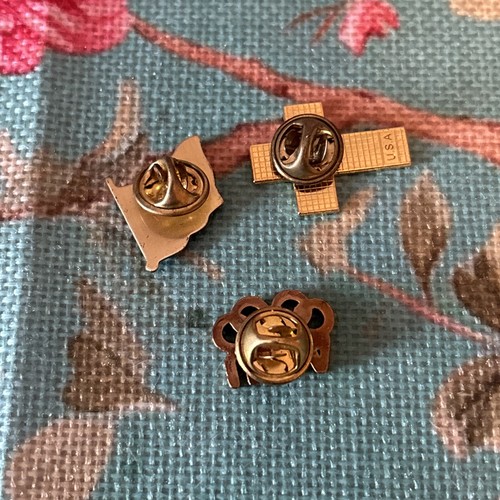 American flag lapel pin MADE IN USA Patriotic Memorial Day Lot Of 3 - Picture 2 of 3
