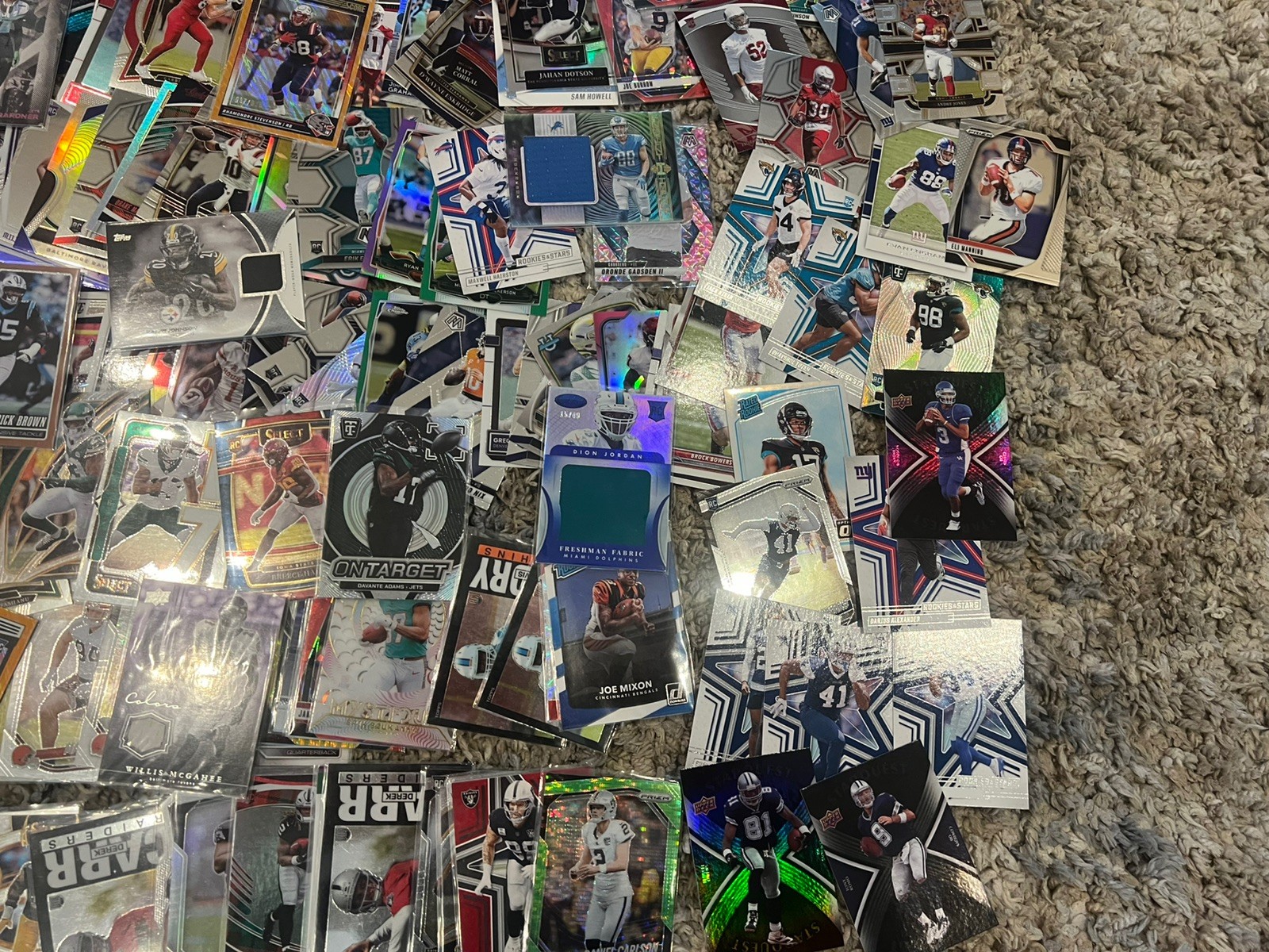 660+ football card lot, NEW ROOKIES, NUMBERED, AUTOS, PATCH view 11