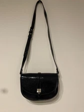 APC‪‪‪‪ パテントレザーハーフムーンバッグ