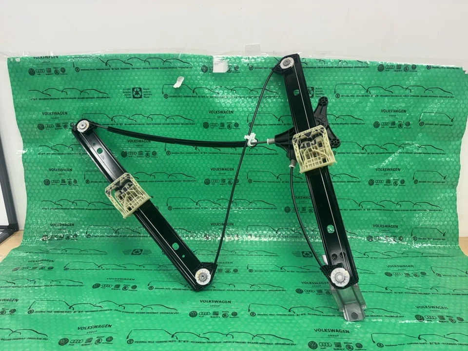 New Genuine Audi Q3/RSQ3 Front Right Window Regulator - 83A837462 - Image 4 of 4