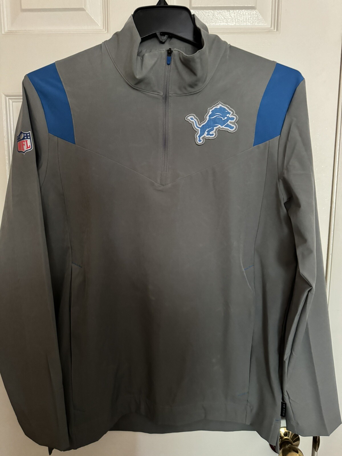 SACAI X NIKE Nike Uomo Small Detroit Lions NFL On Field Team Emesso Manica Lunga Quarter Zip