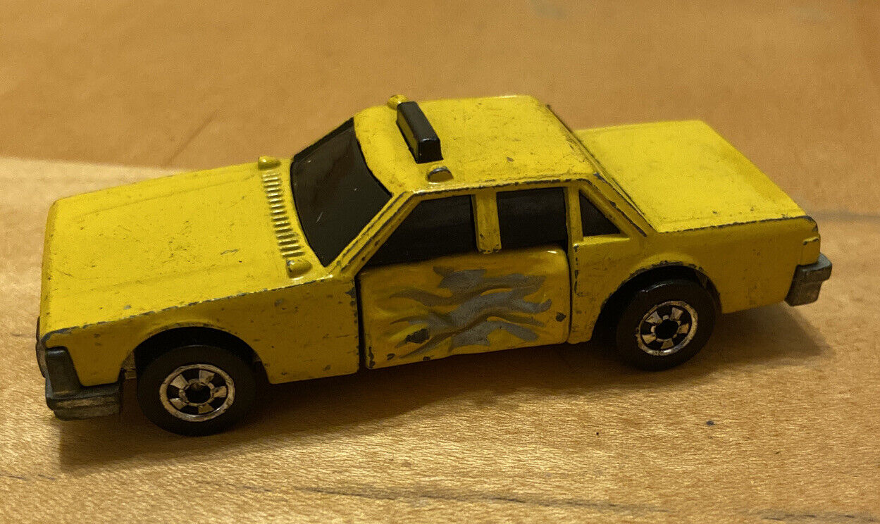 Vintage Hot Wheels 1983 Die Cast Yellow Taxi Crash Door #652