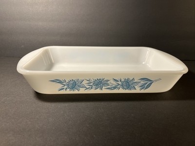 Glasbake Casserole/Lasagna Baking Dish White Milk Glass Floral Motif VTG 2.5 Qt