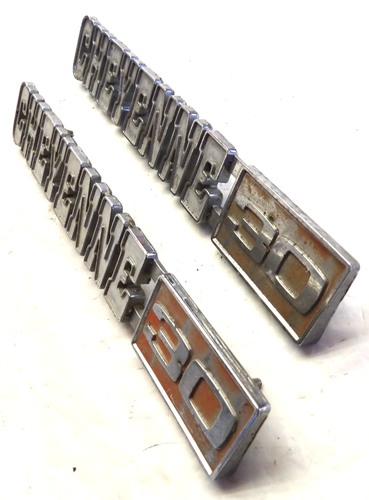 (2) CHEVROLET CHEYENNE 30 1971-1972 EMBLÈMES D'AILE camion GM 3994684 OEM - Photo 2/4