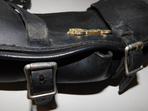 Bolsa de sillín horquilla delantera de cuero con hebilla de 10" para motocicleta con pasador Hooters - Imagen 7 de 11