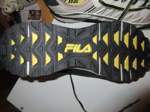 Fila Womens 8.5W Black,White, & Gray Lace-up Tennis Shoes - Picture 3 of 5