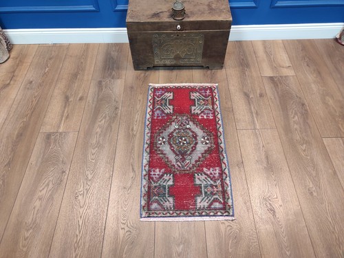 Small Carpet, Small Vintage Rug, Red Turkish Rug, Handmade Rug, 1.5 x 2.9 ft - Picture 2 of 10