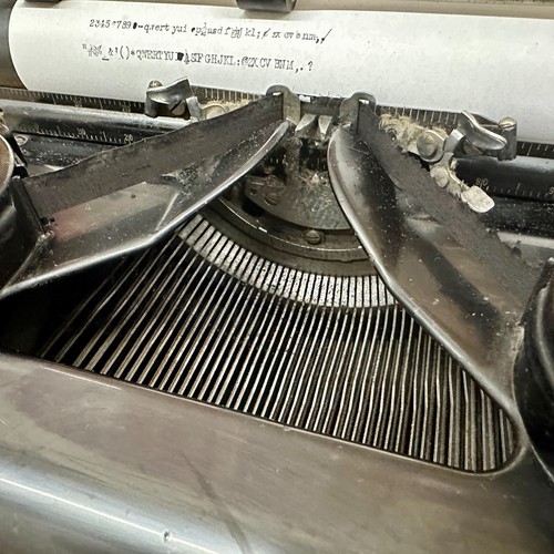 Beautiful Antique 1936 Royal KHM Series Typewriter Clean Working KHM12-1955400 - Picture 4 of 17