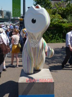 FOTO OLYMPIA STATUE SOUTH BANK SE1 2012