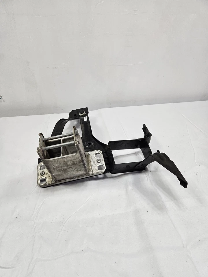 2008 535xi BUMPER REINFORCEMENT BRACKET FRONT RIGHT OEM - Image 2 of 3