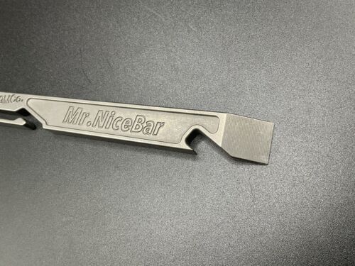 Nice Guy Machine Company NGMCo. Mr. Nice Bar Titanium EDC Pry Bar/Apribottiglie - Foto 3 di 6