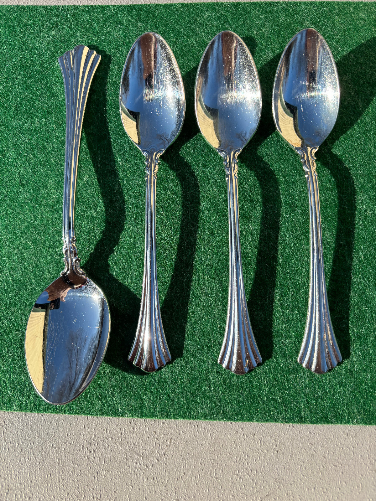 Reed & Barton 1800 3 Tea Spoons & 1 Soup Spoon Stainless Flatware