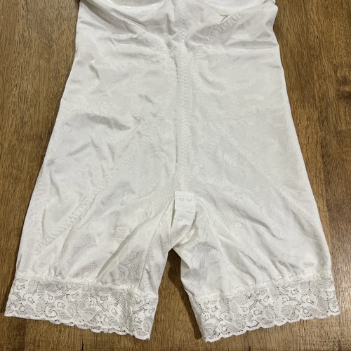 Body Flexees gamba corta 36C dimagrante bianco ferretto reggiseno a scatto extra rigido - Foto 3 di 16