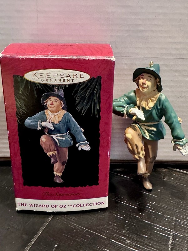 Hallmark Keepsake Wizard of Oz Collection Scarecrow Ornament Dated 1994