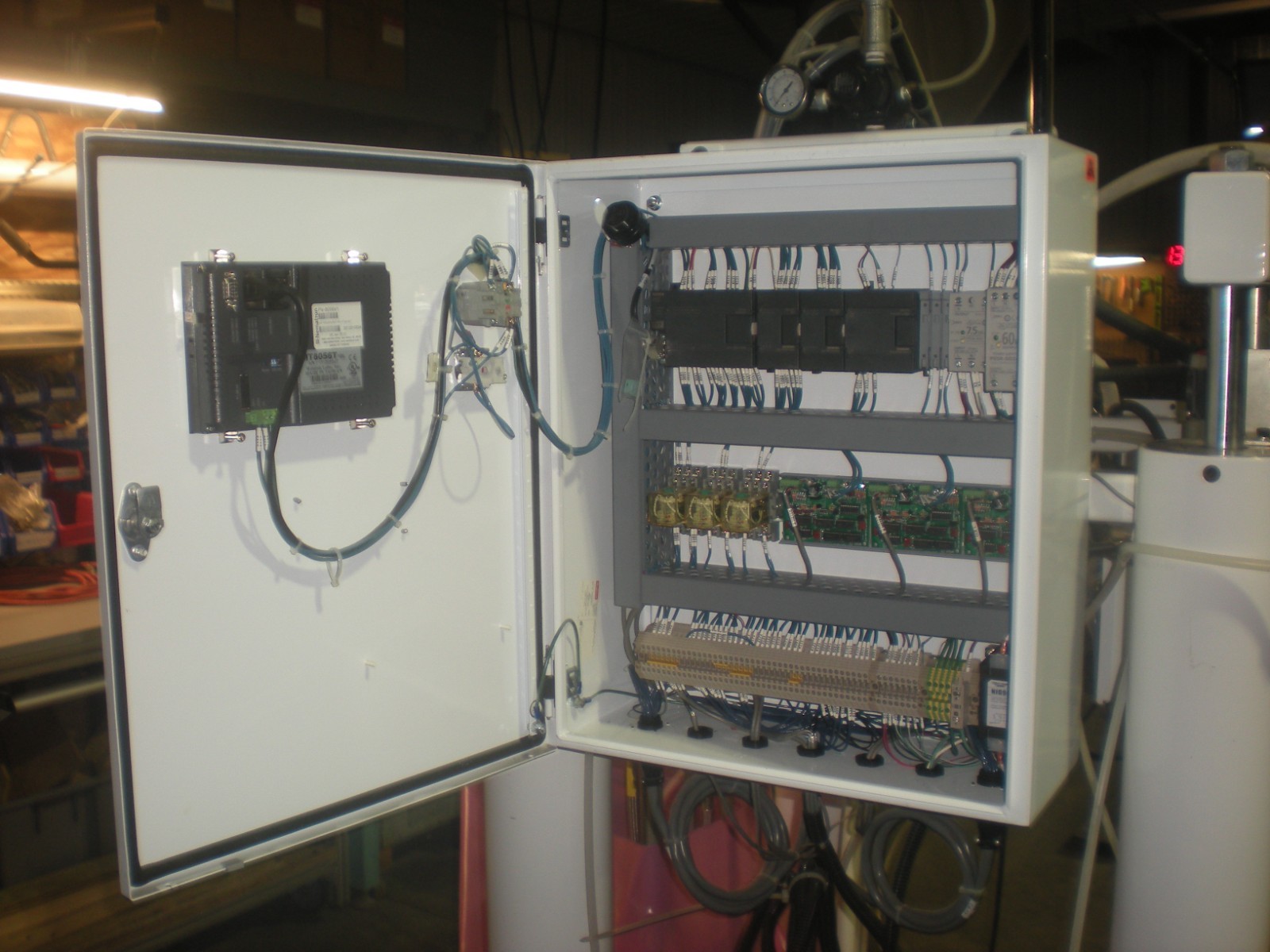 Fluid Automation M4-55MLR Meter-Mix Dispense System - 120V - Powers Up as Shown