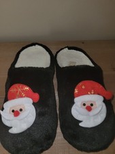 Christmas House shoes Women's Adorned With Santa's Face. Fits Size 10 to 11
