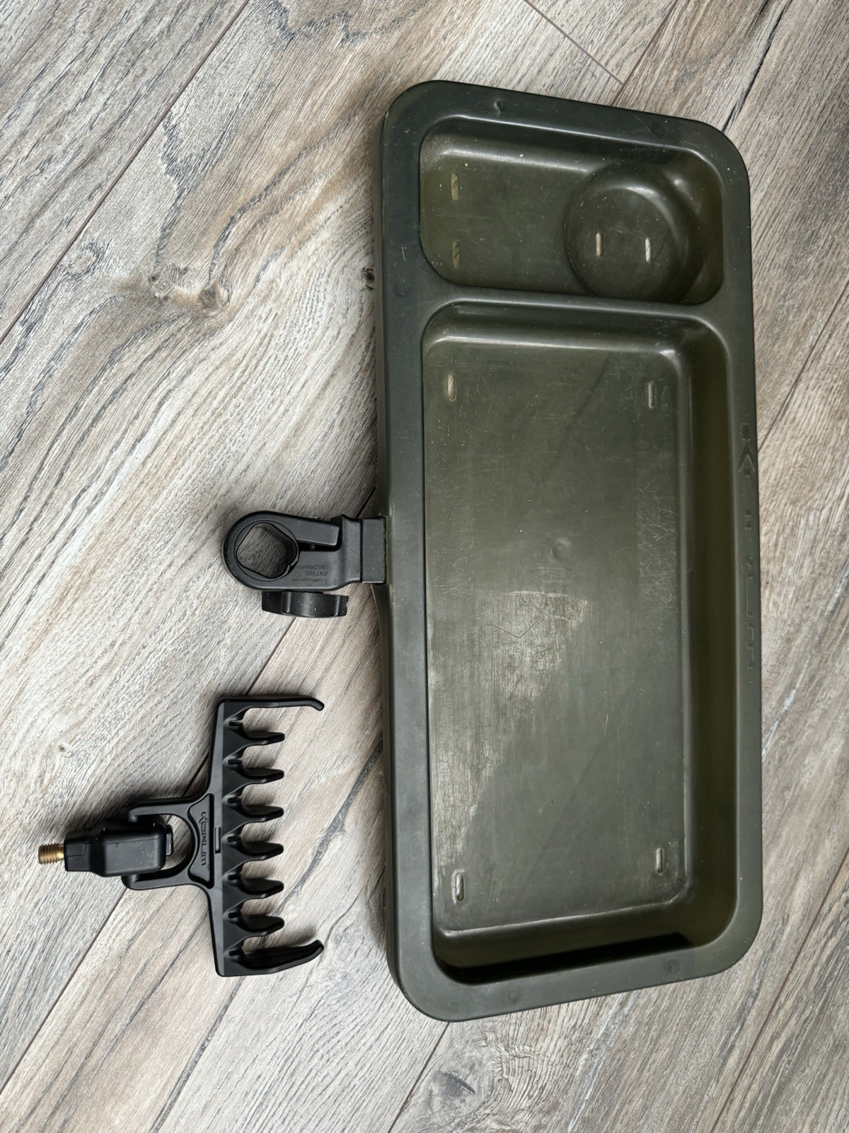 Korum Side Accessory Tray And Tilt Quiver Rod Rest