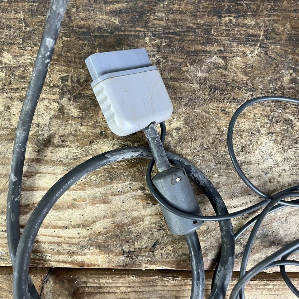 Controle de arma Namco GunCon cinza leve NPC-103 (Sony Playstation 1 PS1) - Imagem 4 de 4