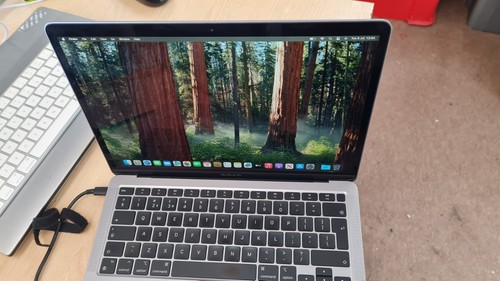 APPLE - MacBook Air 13.3" (2020) - M1, 256 GB SSD, Space Grey, 8GB, 92% battery - Picture 3 of 13