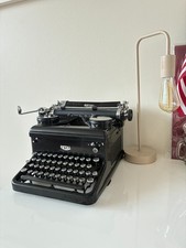 BEAUTIFUL 1930s Royal KHM Typewriter in stunning condition thumbnail