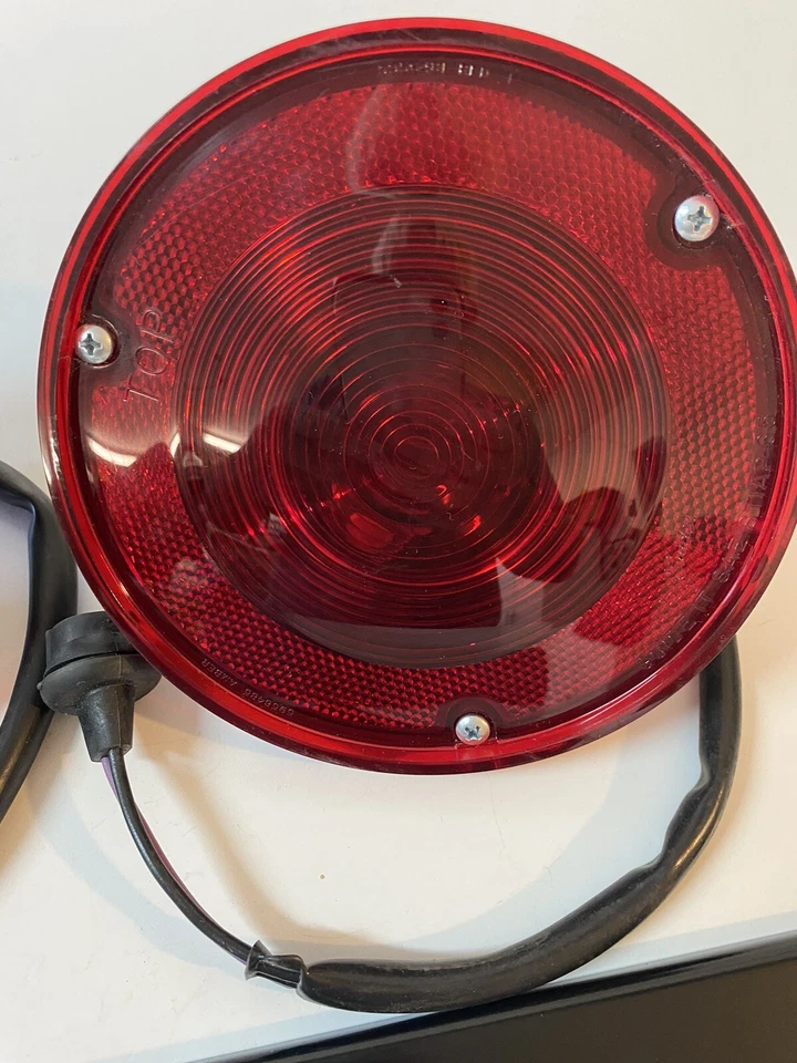 NOS 1967 - 1978 雪佛兰 GMC 卡车踏板尾灯镜片 原始设备制造商 通用指南 对 原始设备制造商 — 第 2/4 张图片