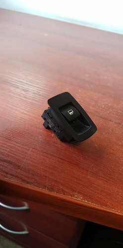 BMW 1 E87 116i Tür Fensterheberschalter vorne rechts 6945874 2008