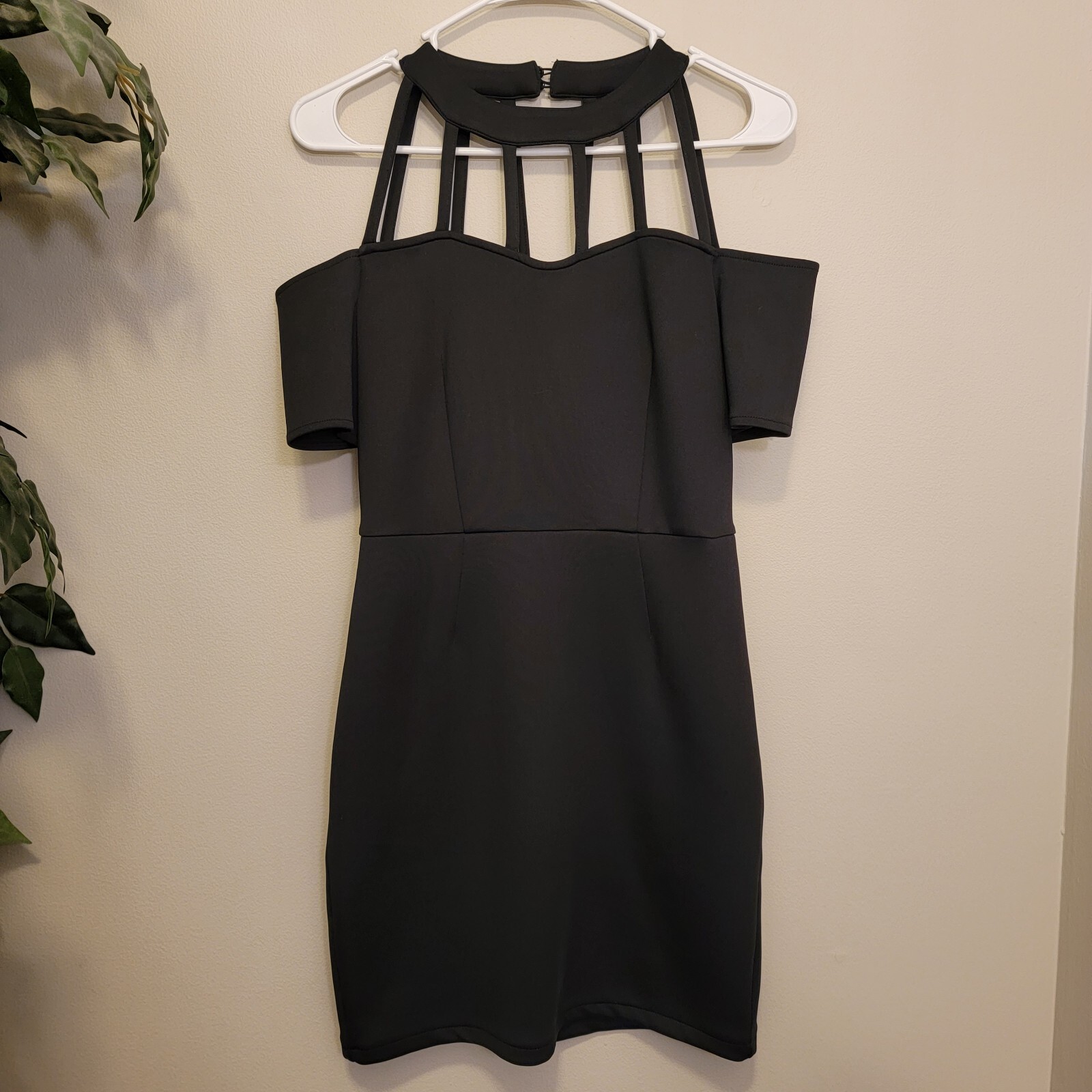 Bold Elements Black Cut Out Exposed Shoulder Stre… - image 5