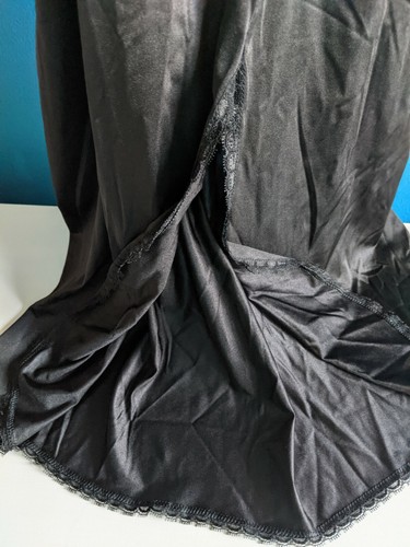Vintage Vanity Fair Black TRICOT NYLON Slip w/side Slit S/26" USA Retro Pin-Up - Picture 2 of 8