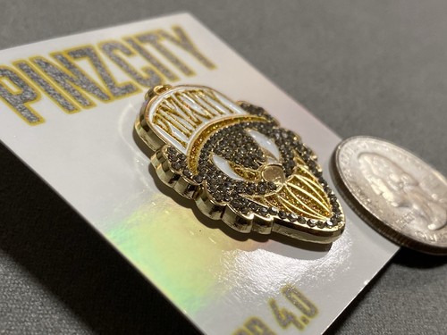 Pinzcity Scare Bear 4.0 Gold Glitter Grill Iced Out Gold Hat Pin Birthday Pin - Picture 20 of 23