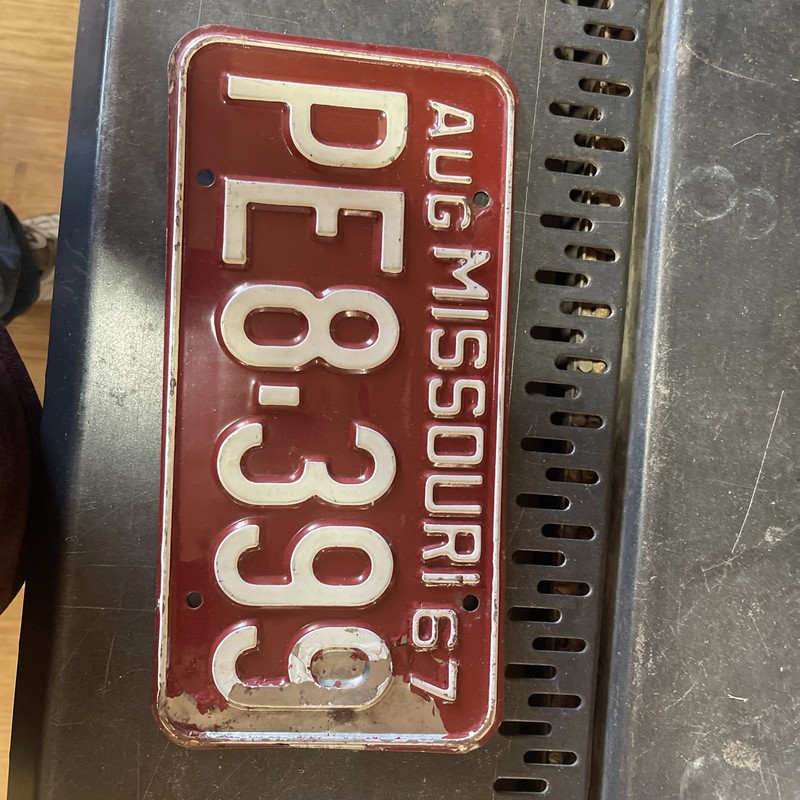 1967 Missouri License Plate 67 AUG8-399
