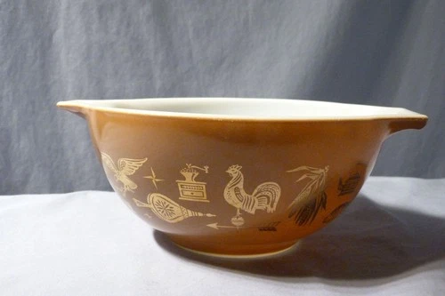 Pyrex Early American Bowl - Brown - 442 - 1 1/2 quart