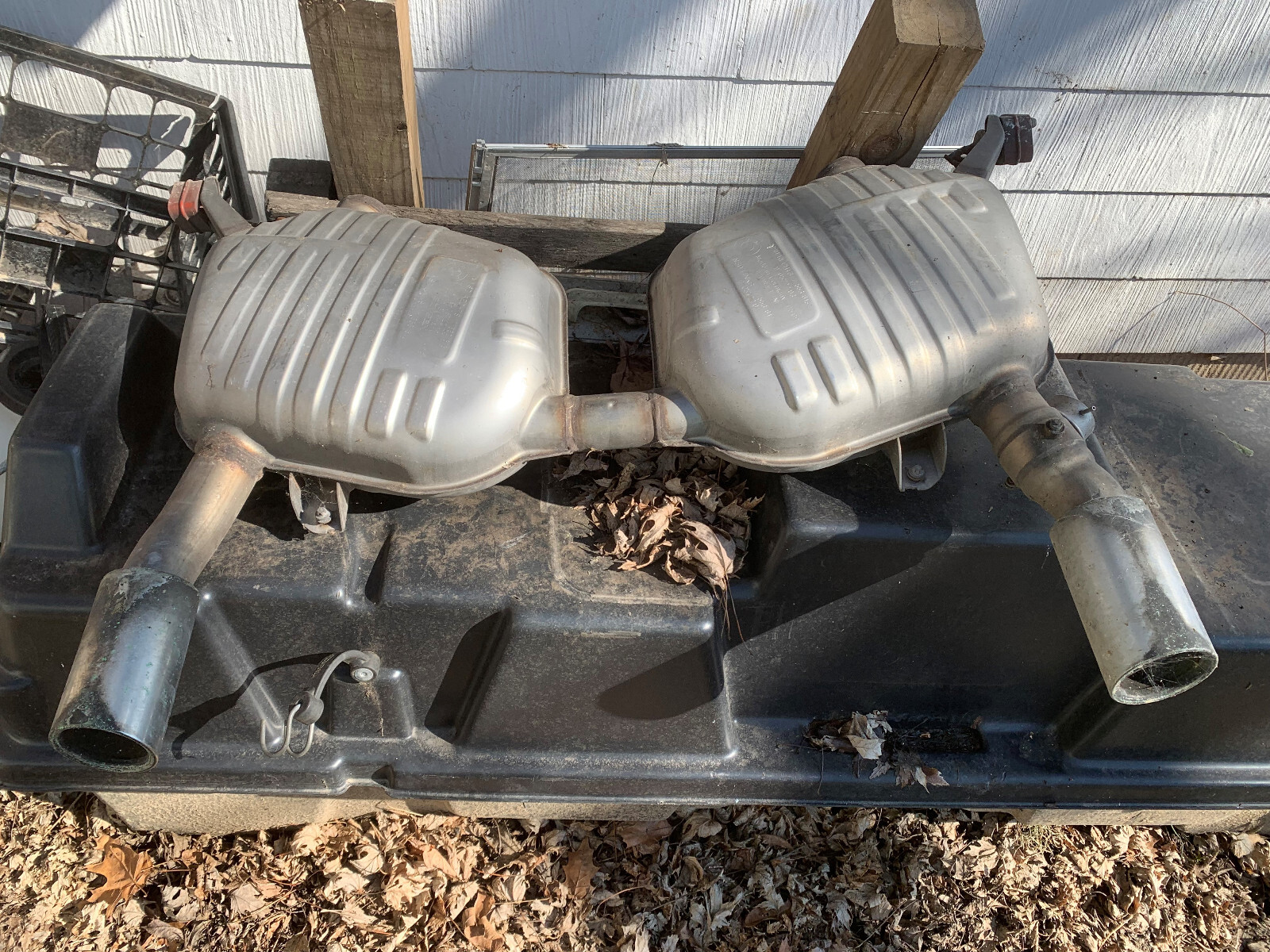 🥇0711 BMW E90 E91 335i 335xi SET OF 2 REAR EXHAUST MUFFLER W TIPS OEM