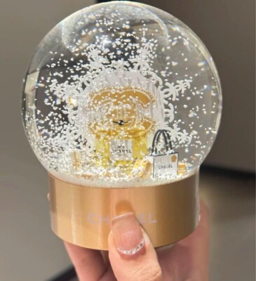 Chanel 2024 Christmas Limited Edition No. 5 Schneekugel