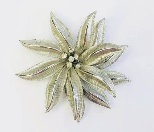 Juego de Pendientes de Broche y Clip de Flor Estrás Vintage Tono Plateado en Capas - Imagen 2 de 9