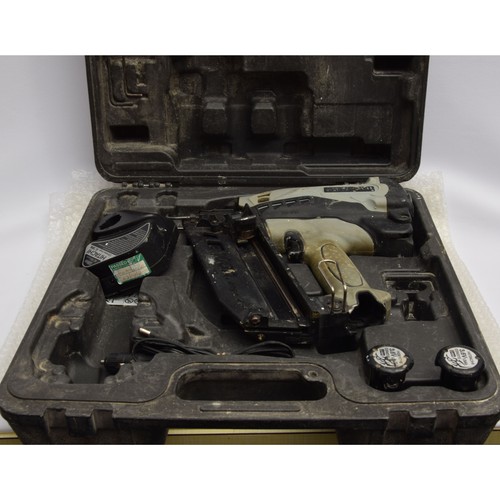 Hitachi Koki NT65GB 2nd Fix 16Ga Gas Angled Nailer Nail Gun with Case (U) - Picture 8 of 8