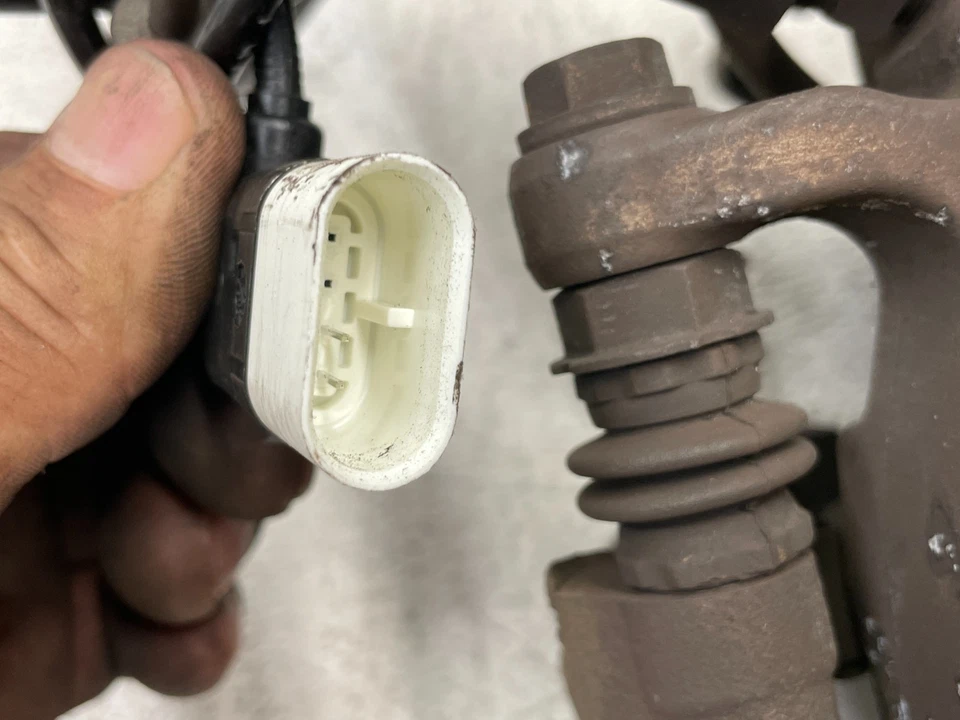 Pinza de freno trasera derecha pasajero Mercedes SL550 SL400 R231 2013-2016 1587 OEM Foto 4 de 4