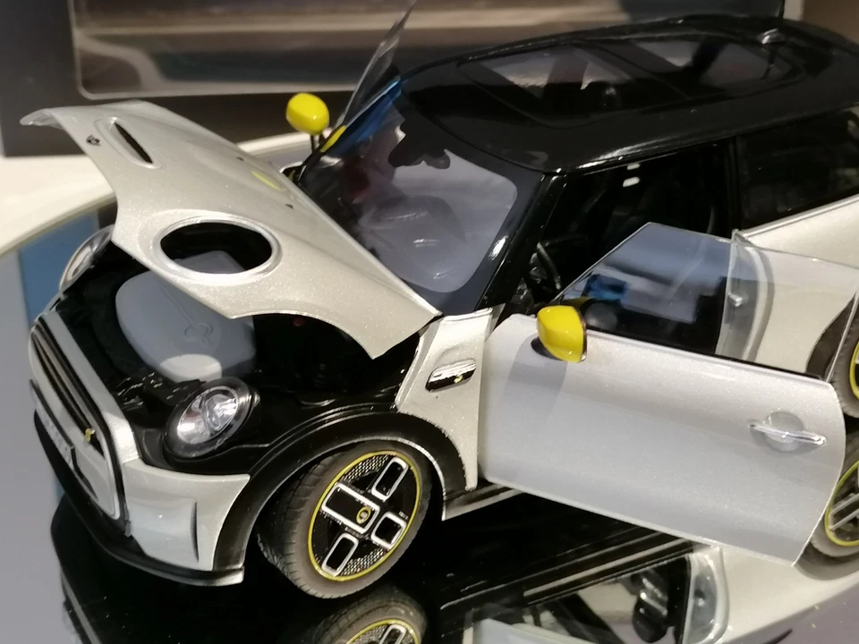 Norev 1/18 Mini Cooper SE White Silver VERY RARE ONE OF A KIND MINT with Box - Immagine 2 di 4
