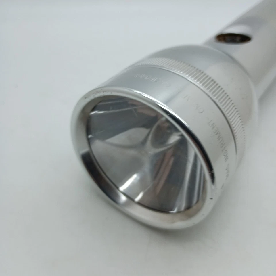 #F) Lanterna Maglite Vintage 2D Célula Heavy Duty Cromada Profissional 10" - Imagem 3 de 3