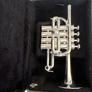 Yamaha Custom YTR-6810S Bb Piccolo Trumpet 4-Valve Silver Plated w/ Case